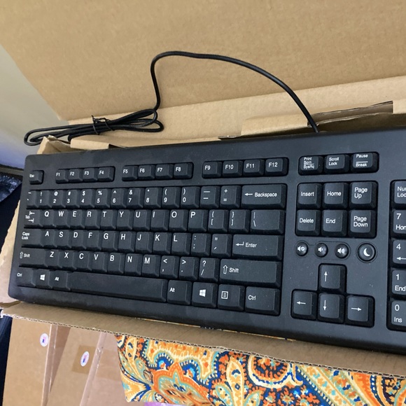 Brand new keyboard and ergonomic dual grip mouse !! Keyboard still in box ! - Picture 2 of 12